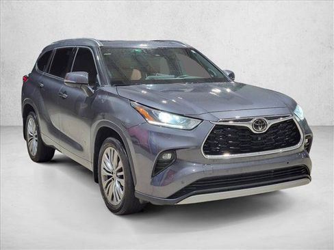 Used 2021 Toyota Highlander Platinum AWD/4WD image 3