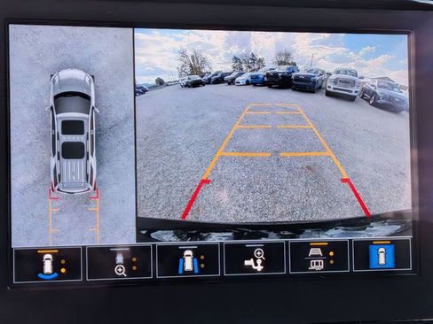 Used 2023 Chevrolet Traverse RS image 24