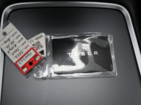 Used 2022 Tesla Model Y Long Range image 34