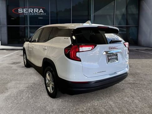 Used 2024 GMC Terrain SLE FWD image 2