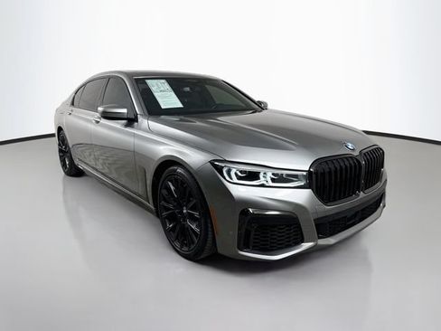 Used 2022 BMW 740i w/ M Sport Package RWD image 3