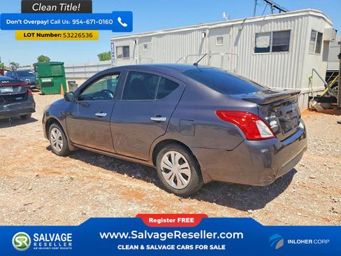 Used 2015 Nissan Versa SV FWD image 3
