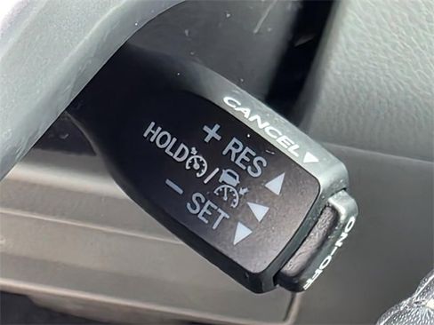 Used 2019 Toyota Highlander XLE image 29