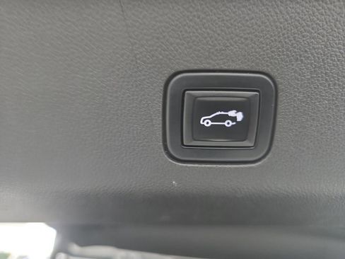Used 2022 GMC Yukon XL SLT w/ SLT Premium Package RWD image 28