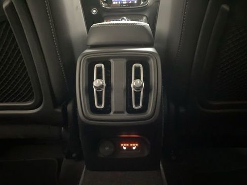 Used 2025 Volvo XC40 B5 Plus image 75