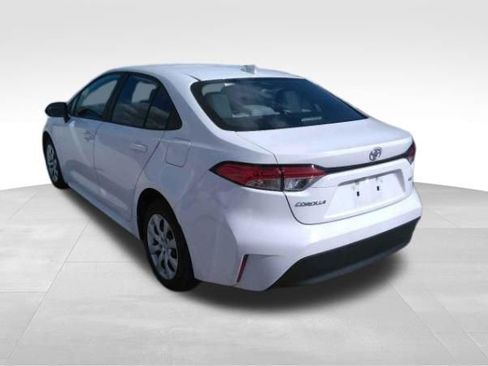 Used 2024 Toyota Corolla LE FWD image 2