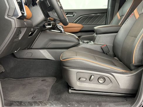Used 2025 GMC Canyon AT4 AWD/4WD image 5
