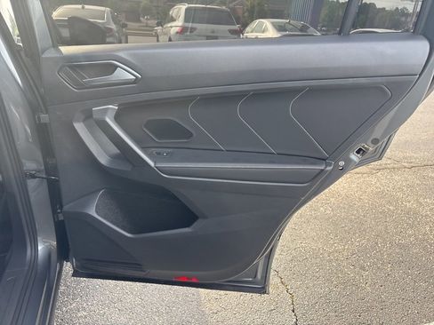 Used 2024 Volkswagen Tiguan SE R-Line image 33