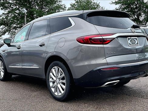 Used 2018 Buick Enclave Essence w/ Trailering Package AWD/4WD image 5