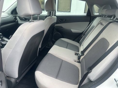 Used 2022 Hyundai Kona SE image 15