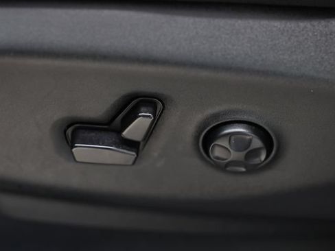 Used 2025 Chrysler Pacifica Select FWD image 21