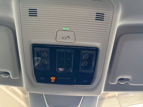 New 2026 Volkswagen Tiguan SE image 39