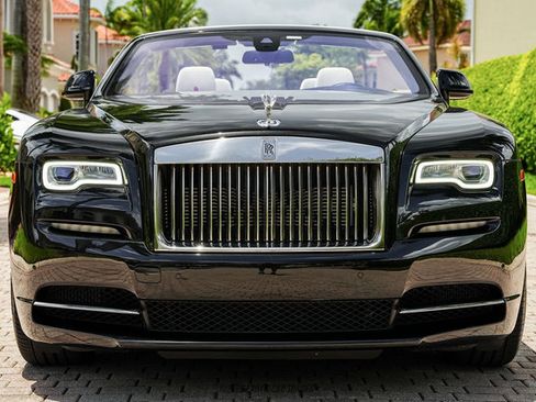 Used 2019 Rolls-Royce Dawn RWD image 11