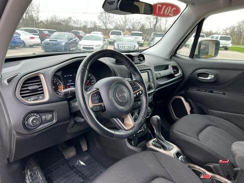 Used 2017 Jeep Renegade Latitude w/ Cold Weather Group AWD/4WD image 14
