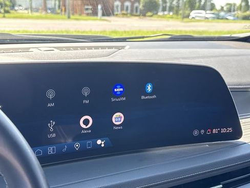 Used 2025 Cadillac XT4 Premium Luxury AWD/4WD image 21