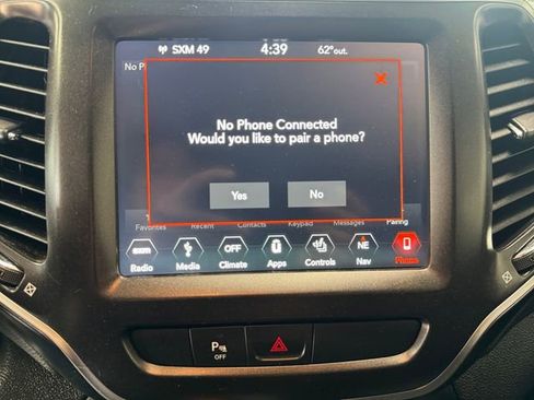Used 2019 Jeep Cherokee Trailhawk AWD/4WD image 18