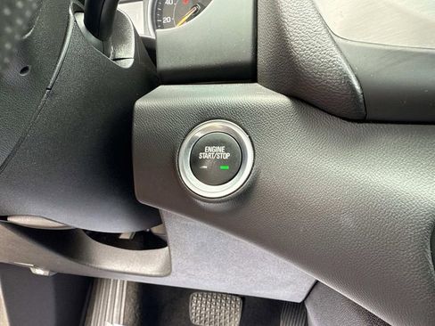 Used 2024 GMC Terrain SLE image 25