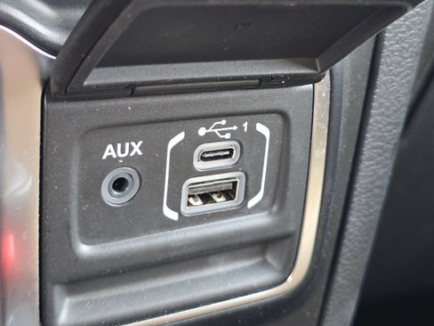 Used 2022 Jeep Gladiator Overland w/ Popular Equipment Package AWD/4WD image 7