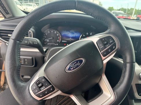 Used 2023 Ford Explorer XLT w/ Equipment Group 202A RWD image 12