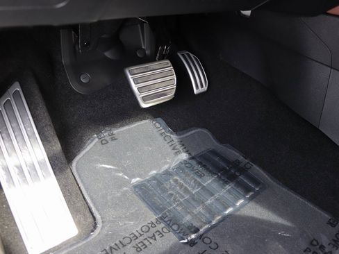 New 2025 Mitsubishi Outlander SEL image 13