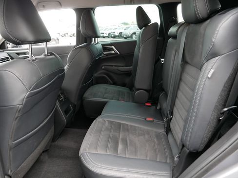Used 2023 Mitsubishi Outlander SE AWD/4WD image 15