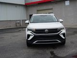 Used 2023 Volkswagen Taos SE w/ Panoramic Sunroof Package image 2