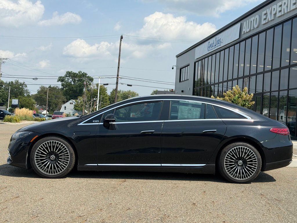 Used 2022 Mercedes-Benz EQS 450+ Sedan image 2