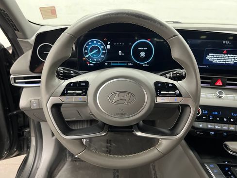 Used 2024 Hyundai Elantra SEL w/ Convenience Package FWD image 16