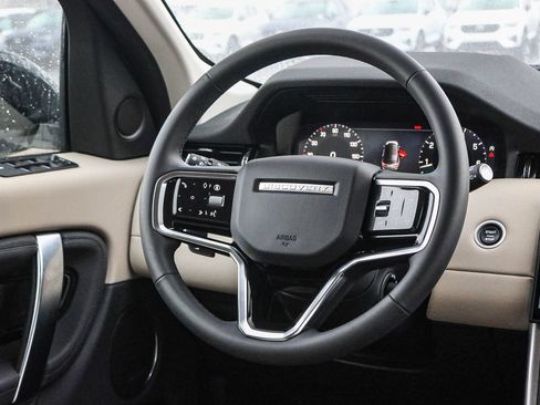 Used 2025 Land Rover Discovery Sport S image 24