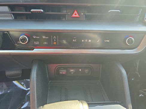Used 2024 Kia Sportage EX image 22