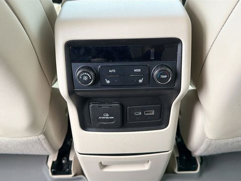 Used 2021 GMC Acadia Denali w/ Denali Technology Package FWD image 19