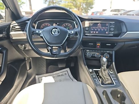 Used 2019 Volkswagen Jetta R-Line image 16