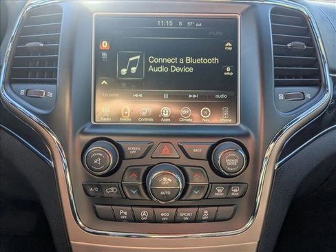 Used 2017 Jeep Grand Cherokee Overland image 16