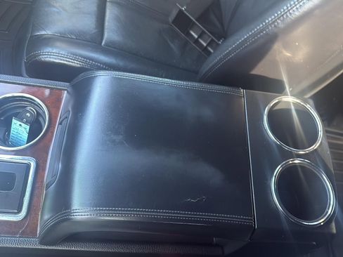 Used 2016 Lincoln Navigator Select image 22