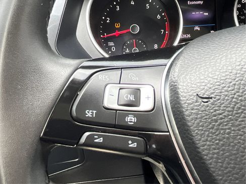 Used 2020 Volkswagen Tiguan SE image 37
