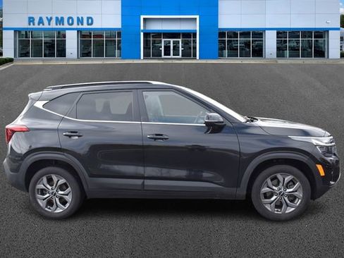 Certified 2024 Kia Seltos S image 2