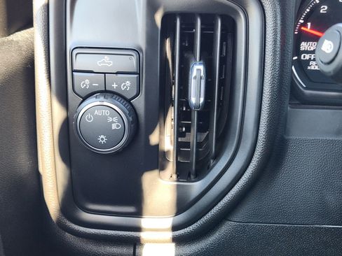 Certified 2022 Chevrolet Silverado 1500 Custom image 18