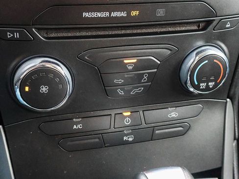 Used 2015 Ford Edge SE image 34