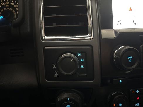 Used 2016 Ford F150 XLT w/ Equipment Group 302A Luxury AWD/4WD image 28