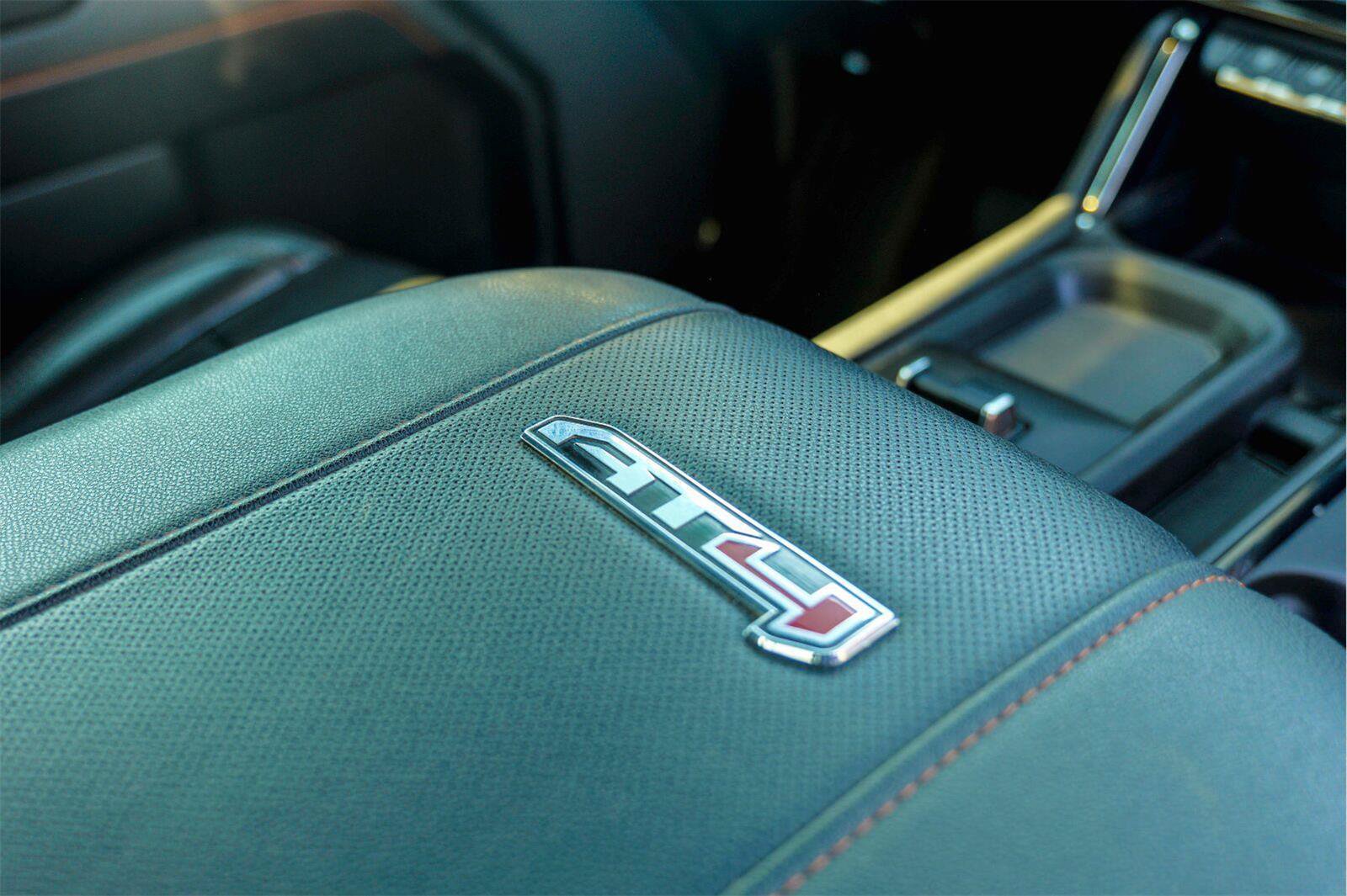 Used 2024 GMC Sierra 2500 AT4 w/ Technology Package AWD/4WD image 24