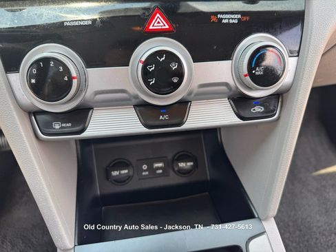 Used 2019 Hyundai Elantra SEL FWD image 32