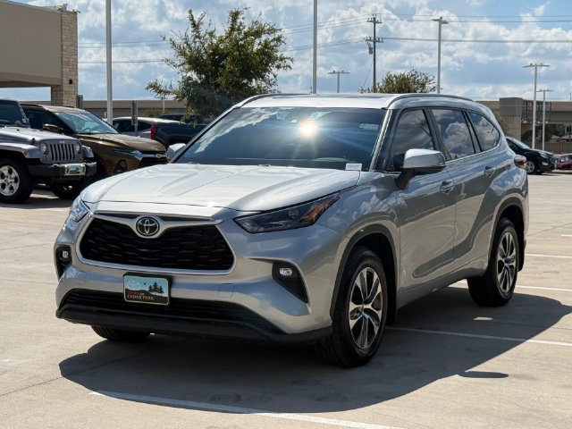 Used 2024 Toyota Highlander XLE AWD/4WD image 7