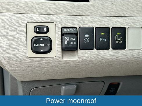 Used 2014 Toyota Sienna XLE image 11