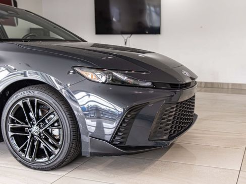 Used 2025 Toyota Camry SE w/ Convenience Package FWD image 3
