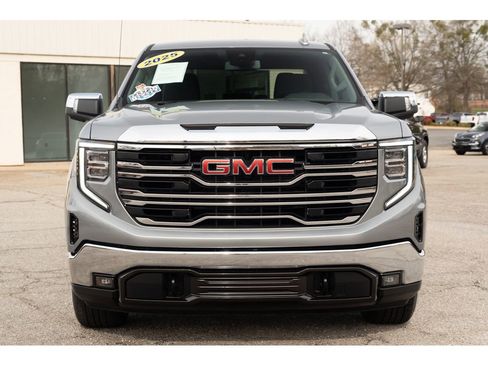 Used 2025 GMC Sierra 1500 SLT image 2