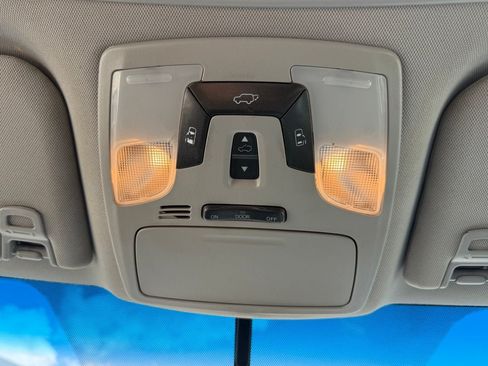 Used 2015 Toyota Sienna XLE w/ XLE Navigation Package FWD image 20
