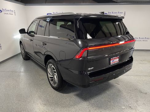 New 2025 Lincoln Navigator Reserve image 4