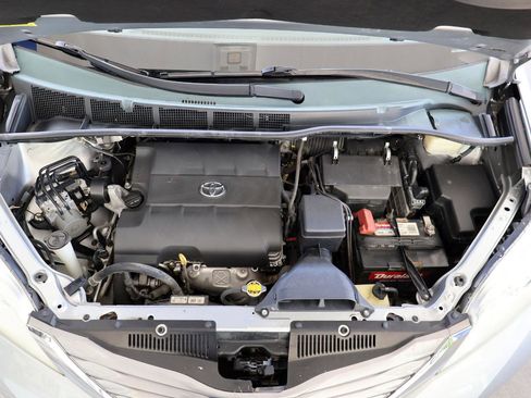 Used 2015 Toyota Sienna XLE image 12
