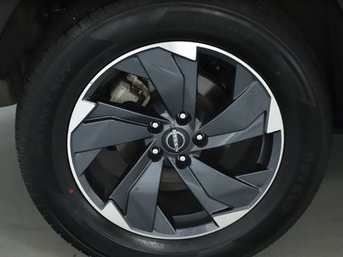 Used 2024 Nissan Rogue SV FWD image 12