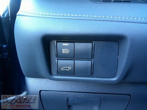 Certified 2021 Toyota Highlander XLE image 19